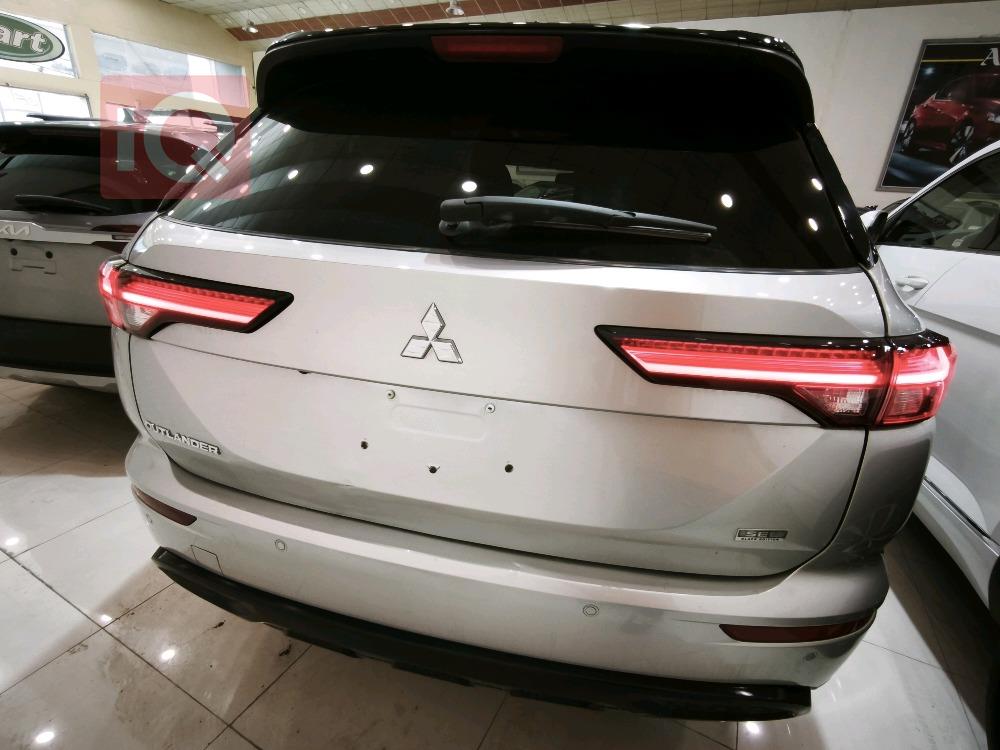 ميتسوبيشي اوتلاندر